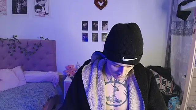 Snapshot of 2cyboy_ chatting on October 6, 2025, 8:17 pm 2cyboy online show from October 6, 2025, 8:17 pm