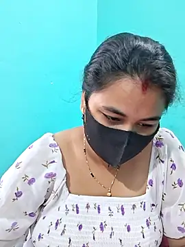 Snapshot of DivyaBhabhi69@xh chatting on August 4, 2026, 10:07 am DivyaBhabhi69xh online show from August 4, 2026, 10:07 am