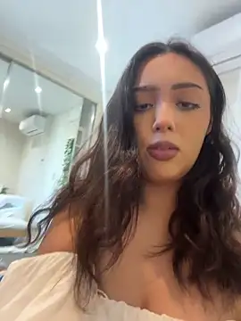 Snapshot of chloerossi18 chatting on December 18, 2025, 4:40 am chloerossi18 online show from December 18, 2025, 4:40 am