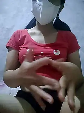 Snapshot of Lilyy-y chatting on October 3, 2025, 11:13 pm Lilyy-y online show from October 3, 2025, 11:13 pm