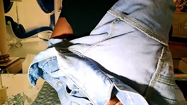 Snapshot of EbonyBloom69 chatting on October 17, 2025, 5:43 am EbonyBloom69 online show from October 17, 2025, 5:43 am