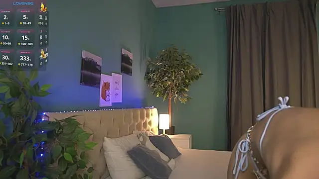 Lisafoxy  online show from August 6, 2026, 12:23 am