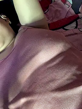 Snapshot of Star-sweet chatting on October 22, 2025, 6:35 am Star-sweet online show from October 22, 2025, 6:35 am