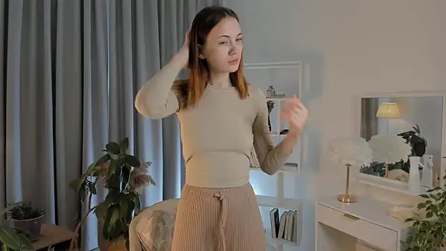 SirenaOstrem online show from September 15, 2025, 1:16 am