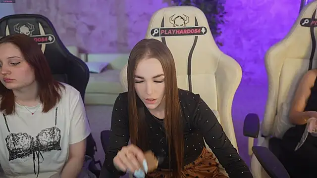 Ella 054 online show from June 11, 2026, 2:37 pm