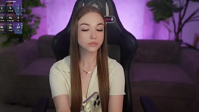Ella 054 online show from June 16, 2026, 6:21 pm