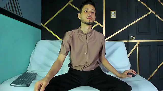 logan rogers  online show from September 11, 2025, 1:22 pm
