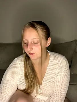 young hailey online show from September 19, 2025, 1:29 am