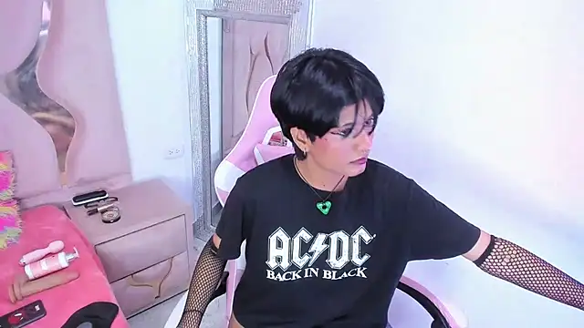 natsumiht online show from September 20, 2025, 4:57 am