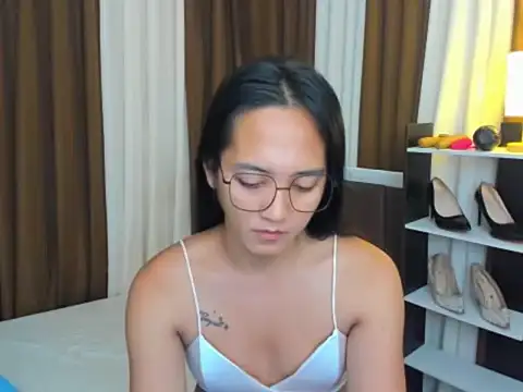 URHottestAngel online show from September 14, 2025, 2:33 am