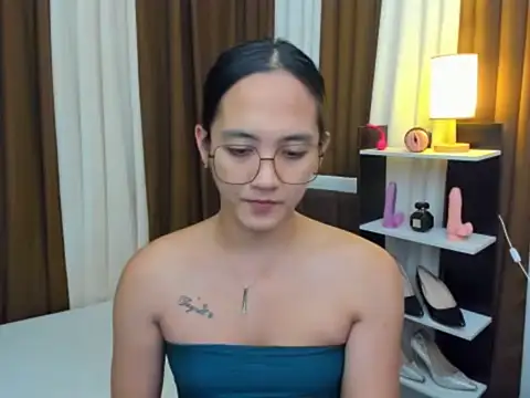 Snapshot of URHottestAngel chatting on October 26, 2025, 1:17 pm URHottestAngel online show from October 26, 2025, 1:17 pm