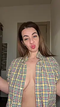 Roxanne Skye online show from November 26, 2025, 3:07 am