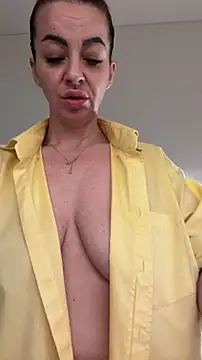 Roxanne Skye online show from December 20, 2025, 5:25 am