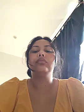 Snapshot of Alessandraa- chatting on November 3, 2025, 8:43 pm Alessandraa- online show from November 3, 2025, 8:43 pm