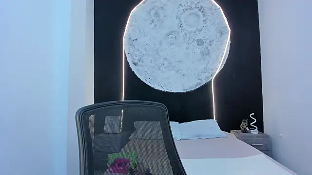 Snapshot of ScarletMoon1_ chatting on October 17, 2025, 8:33 pm ScarletMoon1 online show from October 17, 2025, 8:33 pm