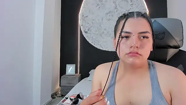 Snapshot of ScarletMoon1_ chatting on October 20, 2025, 8:31 pm ScarletMoon1 online show from October 20, 2025, 8:31 pm