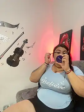 SafiroFer online show from October 17, 2025, 9:06 pm