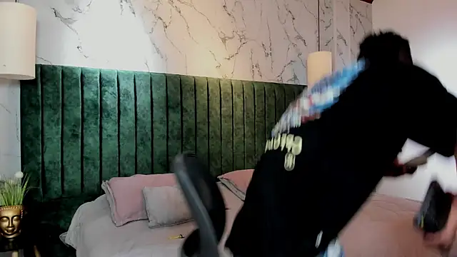 MrJustin  online show from October 17, 2025, 8:22 pm