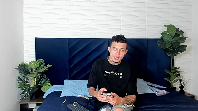 MrJustin  online show from November 27, 2025, 7:49 pm