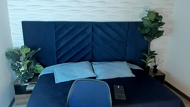 MrJustin  online show from November 28, 2025, 7:49 pm