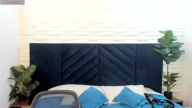 MrJustin  online show from December 5, 2025, 8:05 pm