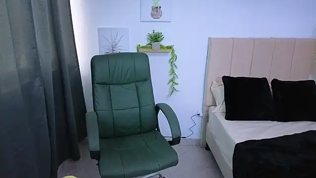 Snapshot of ScarletMedusa chatting on September 25, 2025, 8:01 pm ScarletMedusa online show from September 25, 2025, 8:01 pm