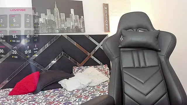 iamCharlotte19 online show from October 2, 2025, 6:59 pm