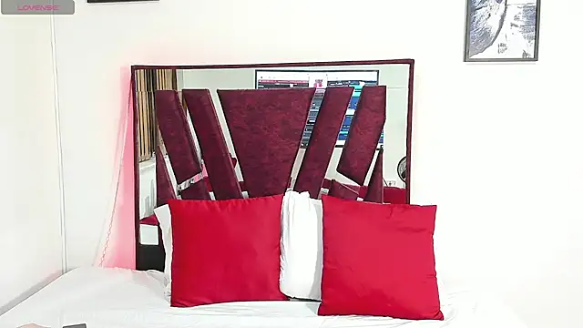 ReginaRosetti online show from October 16, 2025, 7:37 pm