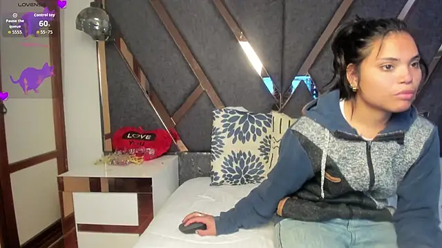 LunaTeenx69 online show from September 13, 2025, 1:33 pm