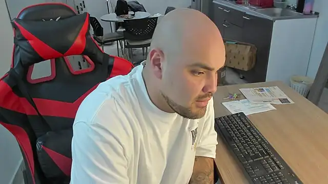 ElianCrow online show from December 4, 2025, 7:55 pm