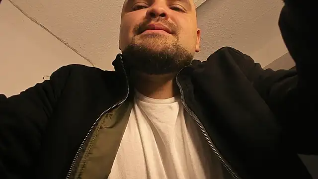 ElianCrow online show from December 22, 2025, 10:07 pm