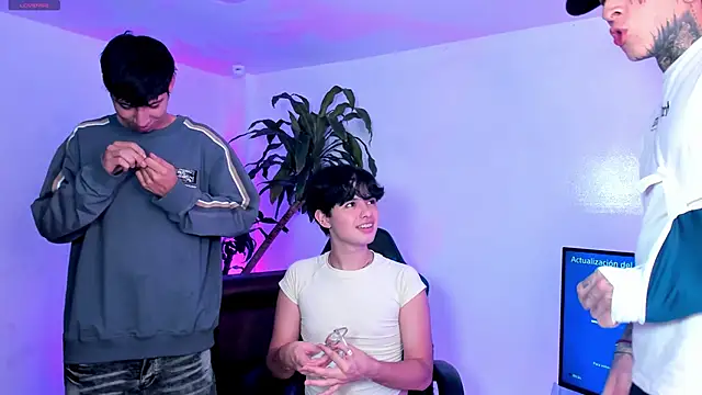 Snapshot of Handsomeboyss19 chatting on September 19, 2025, 1:40 am Handsomeboyss19 online show from September 19, 2025, 1:40 am