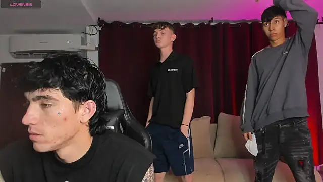 Snapshot of Handsomeboyss19 chatting on September 30, 2025, 11:43 pm Handsomeboyss19 online show from September 30, 2025, 11:43 pm