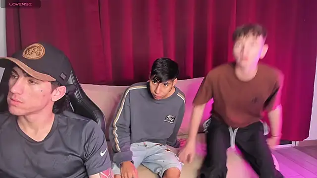 Snapshot of Handsomeboyss19 chatting on October 3, 2025, 1:24 am Handsomeboyss19 online show from October 3, 2025, 1:24 am