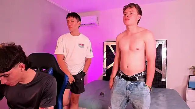 Handsomeboyss19 online show from February 18, 2026, 3:02 am