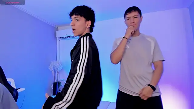 Handsomeboyss19 online show from May 13, 2026, 8:38 pm
