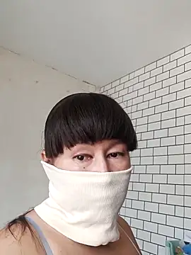 Snapshot of Luu-Lii777 chatting on September 22, 2025, 4:58 am Luu-Lii777 online show from September 22, 2025, 4:58 am