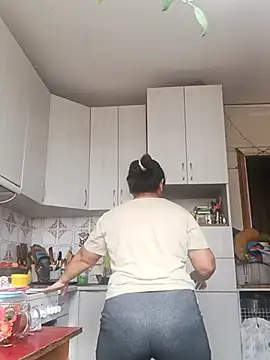 Snapshot of Luu-Lii777 chatting on October 7, 2025, 4:20 am Luu-Lii777 online show from October 7, 2025, 4:20 am