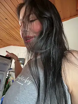 Mia salinass online show from April 30, 2026, 8:26 pm