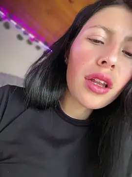 Mia salinass online show from June 21, 2026, 8:00 pm