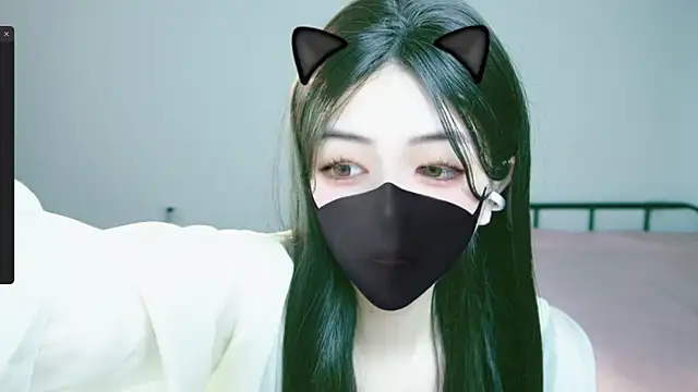 Snapshot of Sparkly_Candy chatting on September 27, 2025, 11:43 pm Sparkly Candy online show from September 27, 2025, 11:43 pm