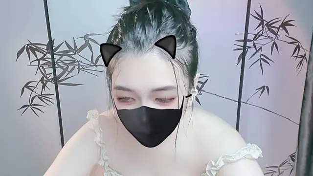 Snapshot of Sparkly_Candy chatting on November 1, 2025, 12:56 am Sparkly Candy online show from November 1, 2025, 12:56 am