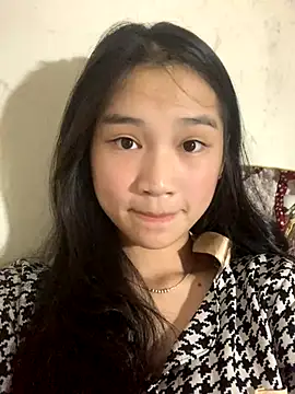 Snapshot of -Lie-06 chatting on November 8, 2025, 10:26 am -Lie-06 online show from November 8, 2025, 10:26 am