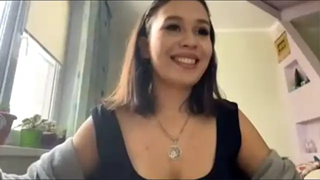sarahstoke online show from September 12, 2025, 8:03 am