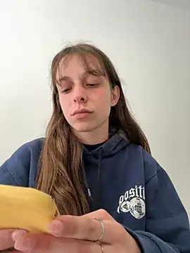 Snapshot of LittleJulietta chatting on September 10, 2025, 1:44 pm LittleJulietta online show from September 10, 2025, 1:44 pm