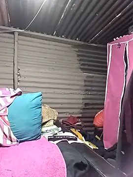 Snapshot of HappygalTheQueen chatting on October 21, 2025, 7:47 pm HappygalTheQueen online show from October 21, 2025, 7:47 pm