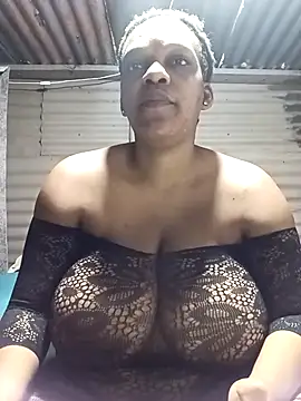 Snapshot of HappygalTheQueen chatting on October 25, 2025, 5:30 pm HappygalTheQueen online show from October 25, 2025, 5:30 pm