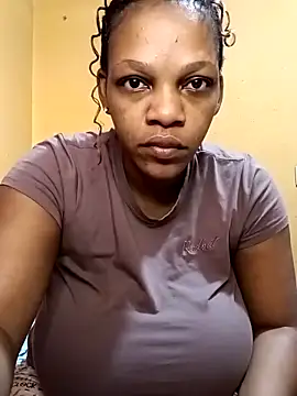 Snapshot of HappygalTheQueen chatting on November 11, 2025, 10:48 am HappygalTheQueen online show from November 11, 2025, 10:48 am