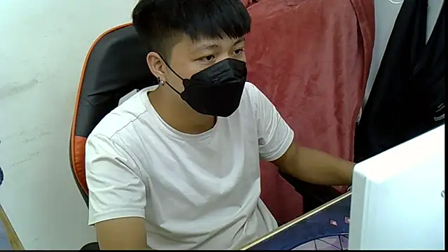 zhu000000 online show from September 16, 2025, 2:56 am