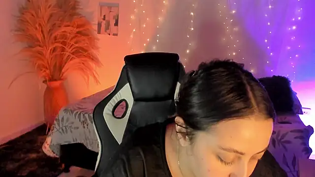 SarahCastro1  online show from May 11, 2026, 1:44 am